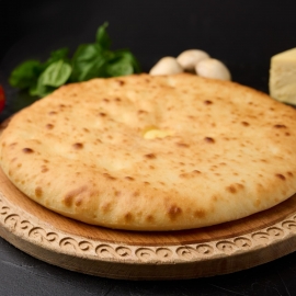 Осетинский пирог с курицей, сыром и болгарским перцем Осетинский пирог с курицей, сыром и болгарским перцем