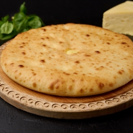Осетинский пирог с курицей, сыром и грибами