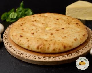 Осетинский пирог с курицей, сыром и грибами