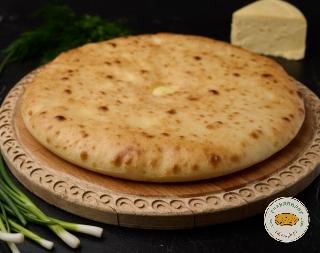 Осетинский пирог с курицей, сыром и зеленым луком