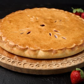 Осетинский пирог с клубникой и бананом