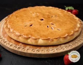 Осетинский пирог с клубникой и бананом