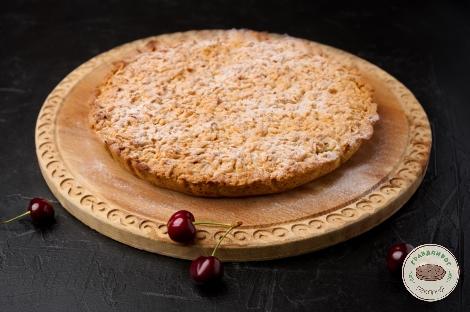 Песочный пирог с вишней