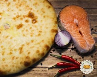 Осетинский пирог с семгой и помидорами