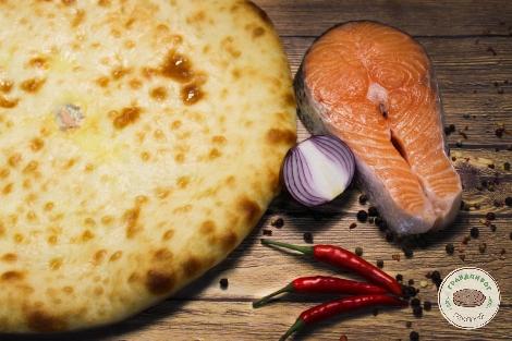 Осетинский пирог с семгой и помидорами