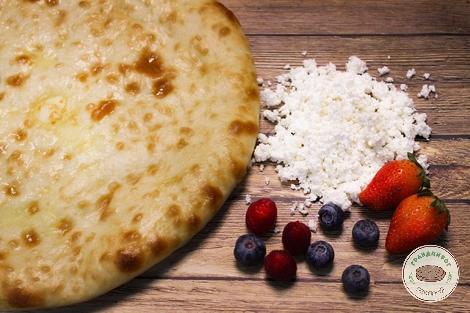 Пирог с творогом и малиной