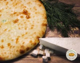 Пирог с осетинским сыром, моцареллой и зеленью